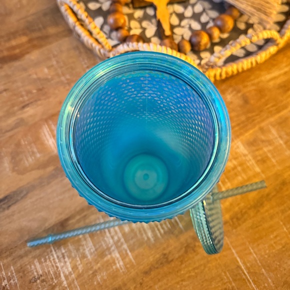 Starbucks 2023 Glacier Blue Ombre Gradient Bling Studded 24oz
Venti Tumbler - Picture 3 of 4